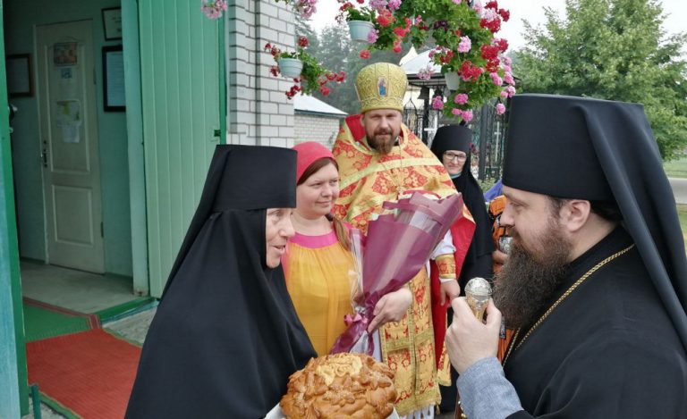 Read more about the article Новоайдар. Викарий Луганской епархии почтил память святых царственных страстотерпцев