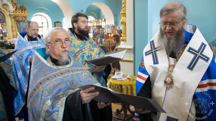 Read more about the article Луганск. Молебен с акафистом у Луганской иконы Божией Матери