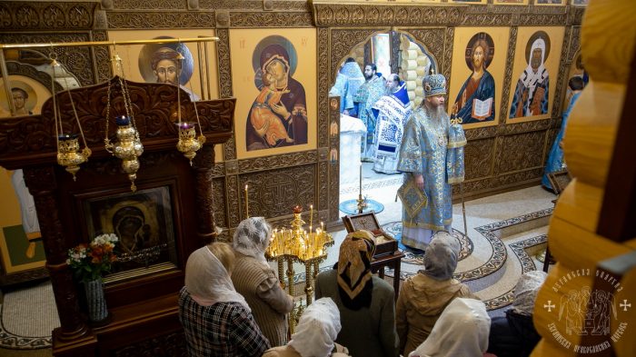 Read more about the article Луганск. Престольный праздник храма Владимирской иконы Божией Матери
