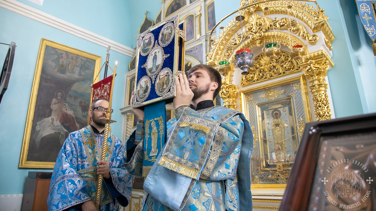 You are currently viewing Луганск. Молебен с акафистом у Луганской иконы Божией Матери