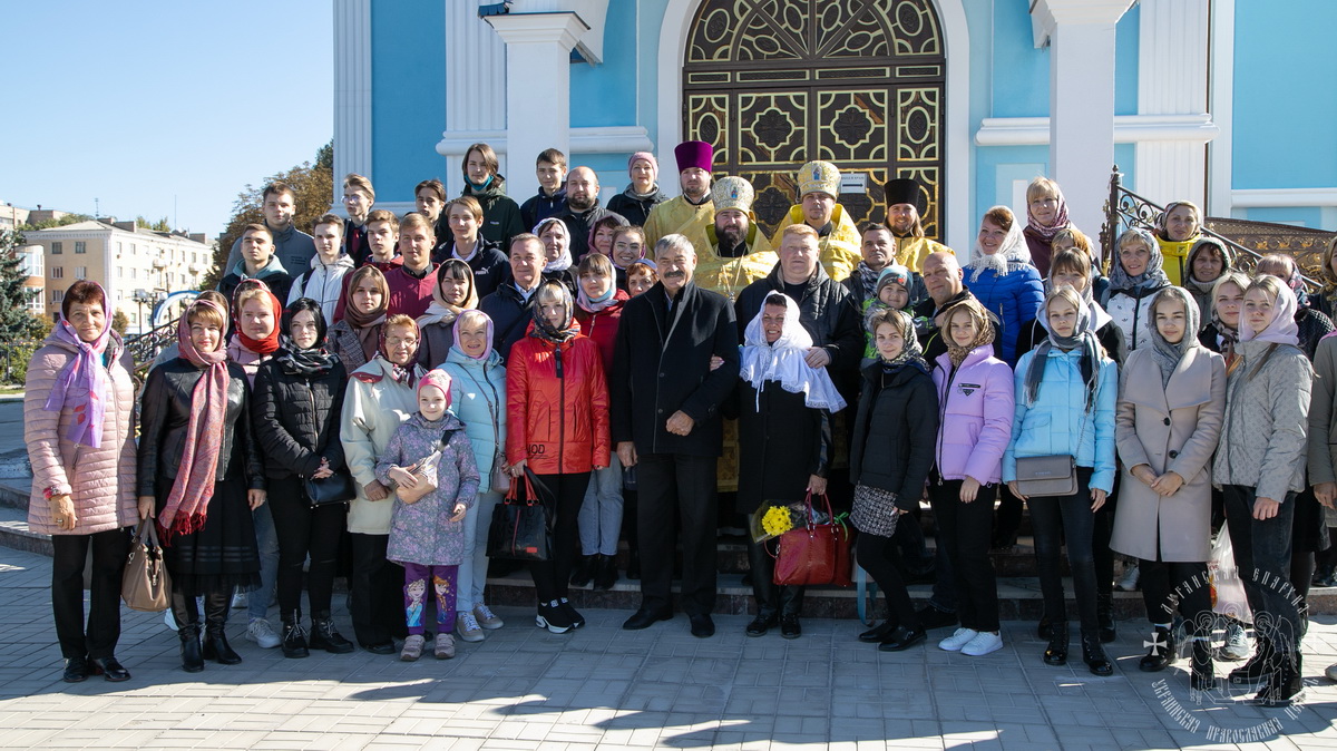 Подробнее о статье Луганск. В преддверии дня учителя, школьники и преподаватели приняли участие в высадке молодых елей