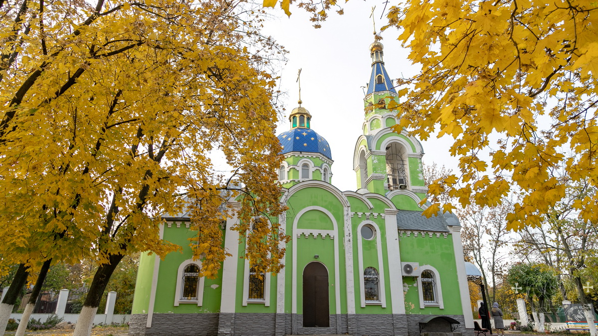 You are currently viewing Луганск. Престольный праздник храма священномученика Киприана и мученицы Иустины