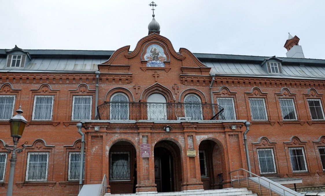 Подробнее о статье Луганск. Правящий архиерей совершил воскресное богослужение и возглавил актовый день в богословском университете