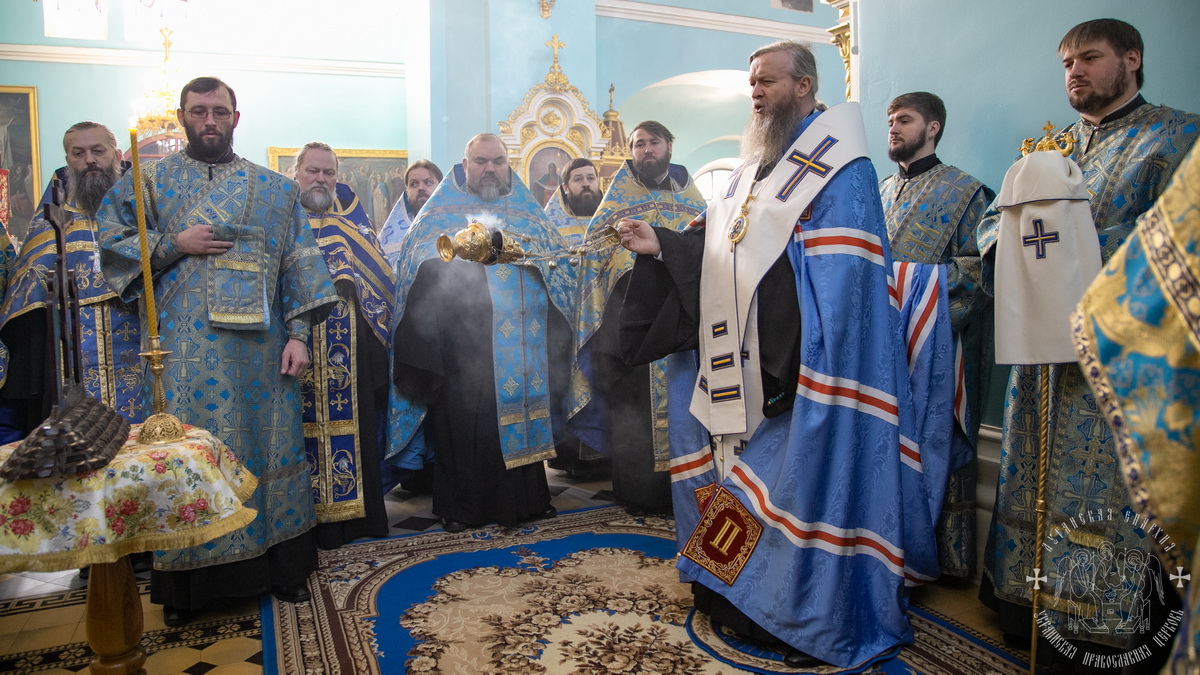 Вы сейчас просматриваете Луганск. В кафедральном соборе совершено молебное пение и поминовение митрополита Иоанникия