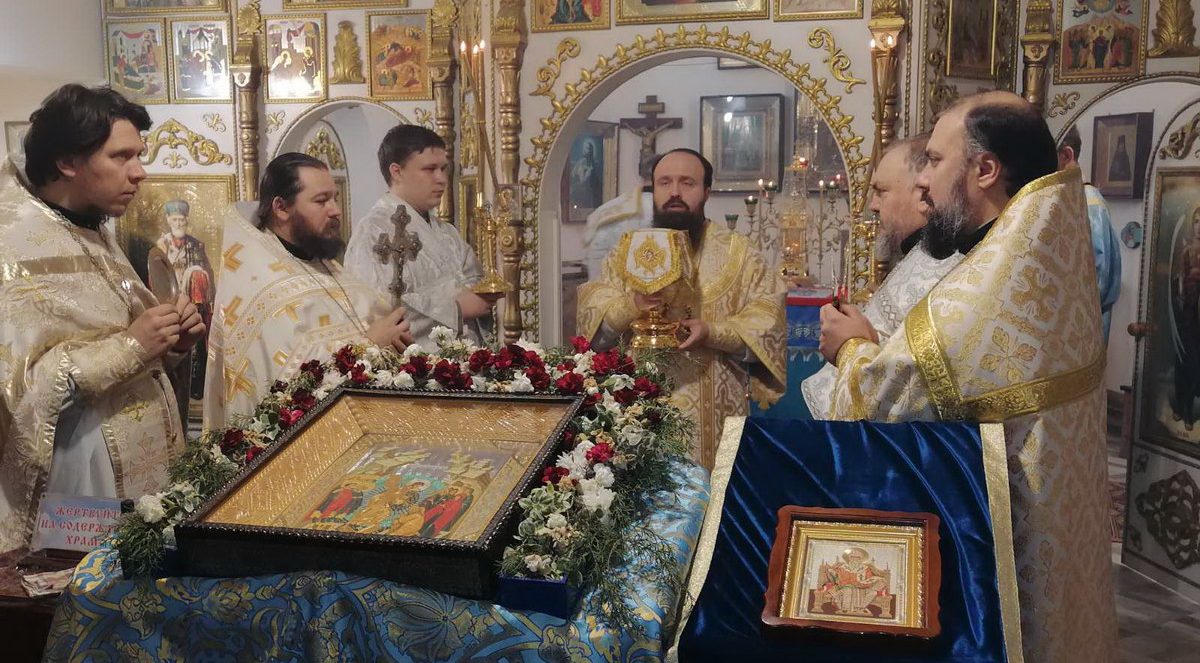 Подробнее о статье Луганск. Епископ Павел совершил чин отпевания новопреставленного прот. Виктора Колодуба