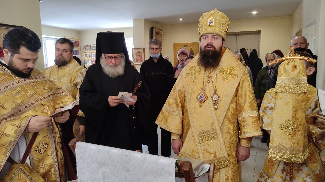 Подробнее о статье Станица Луганская. Викарный епископ совершил воскресное богослужение и иноческий постриг