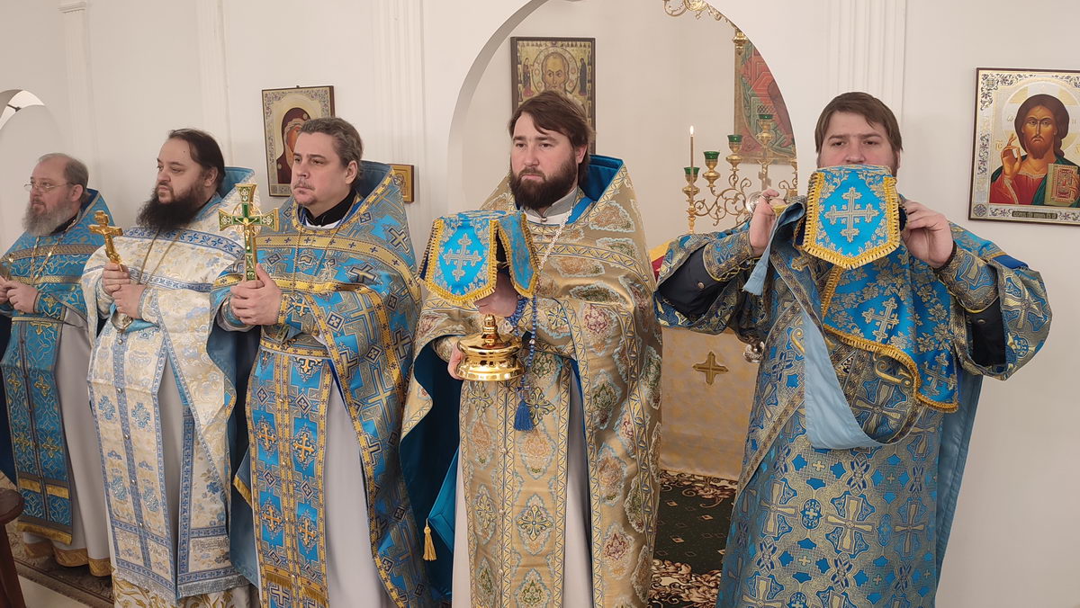 Подробнее о статье Луганск. Секретарь епархии возглавил Божественную литургию в Свято-Нестеровском храме