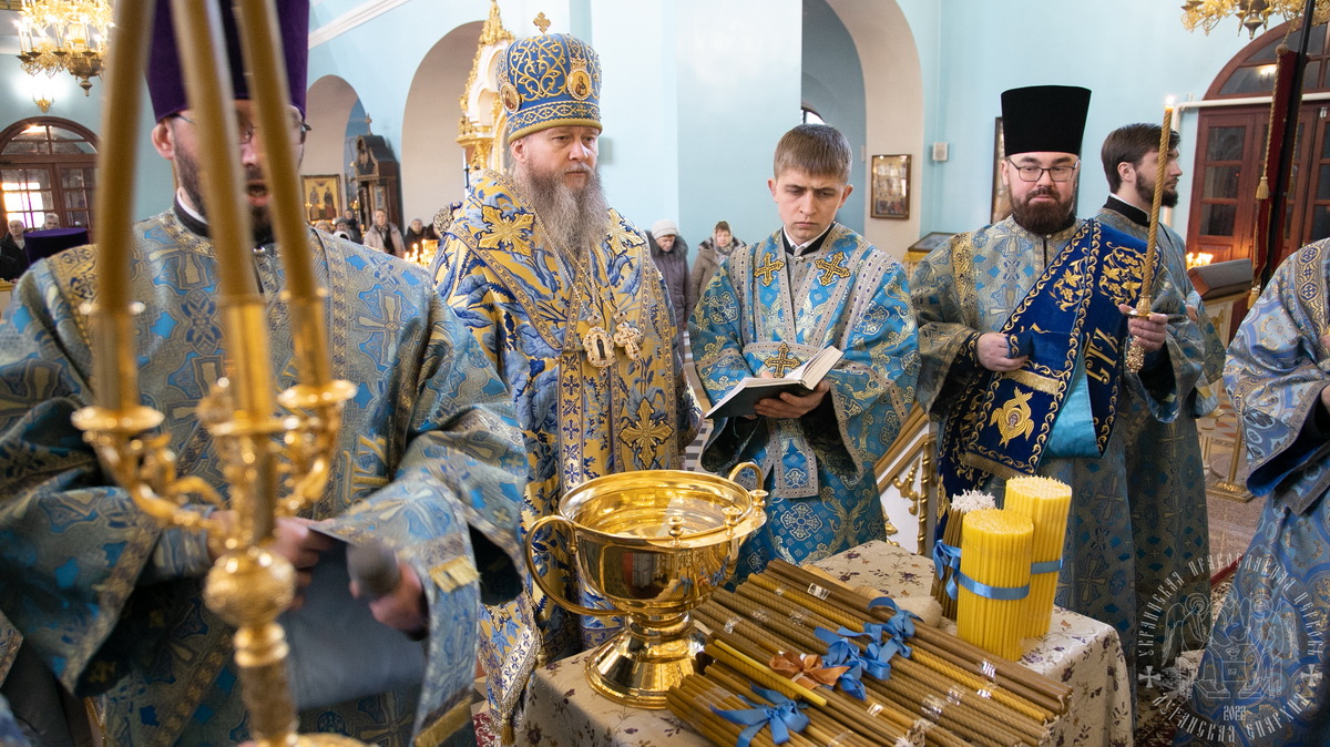 Подробнее о статье Луганск. Митрополит Пантелеимон совершил праздничное богослужение в кафедральном соборе