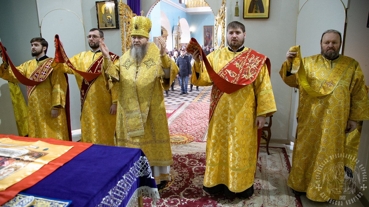 Вы сейчас просматриваете Луганск. Правящий архиерей совершил богослужение Недели Торжества Православия