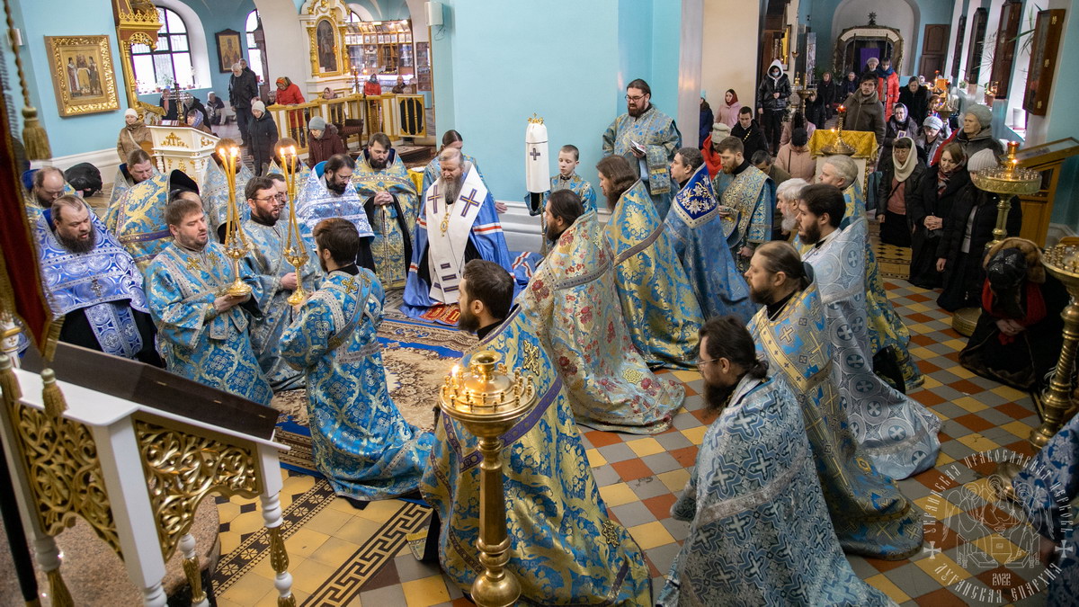 Подробнее о статье Луганск. Правящий архиерей совершил молебен с акафистом у Луганской иконы Божией Матери