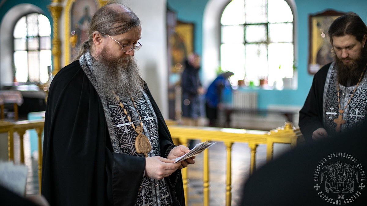 Вы сейчас просматриваете Луганск. Митрополит Пантелеимон молился за уставными Великопостными богослужениями