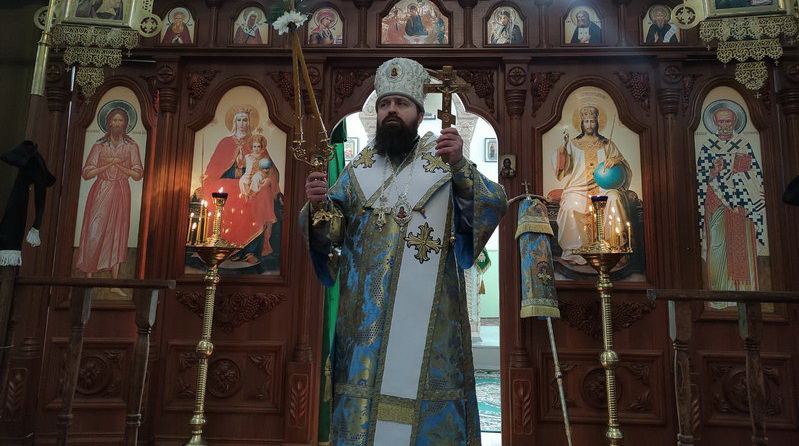 Подробнее о статье Беловодск. Викарий Луганской епархии совершил праздничное богослужение