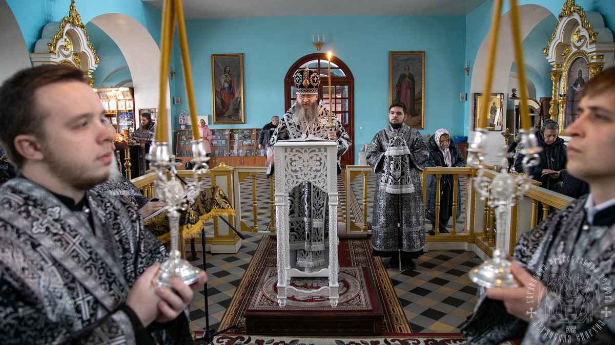 Вы сейчас просматриваете Луганск. Митрополит Пантелеимон совершил чтение покаянного канона прп. Андрея Критского