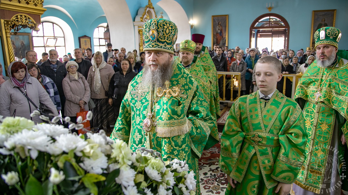 Вы сейчас просматриваете Луганск. Митрополит Пантелеимон совершил богослужение Недели ваий