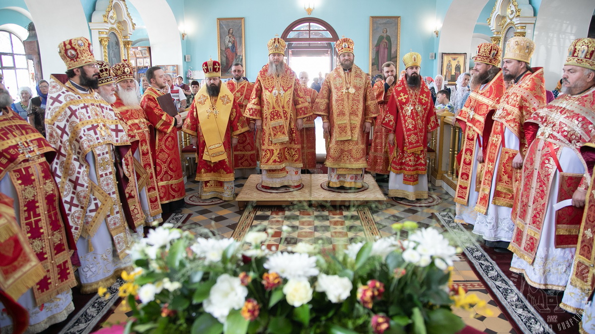 Подробнее о статье Луганск. Митрополит Пантелеимон молитвенно встретил день своего небесного покровителя