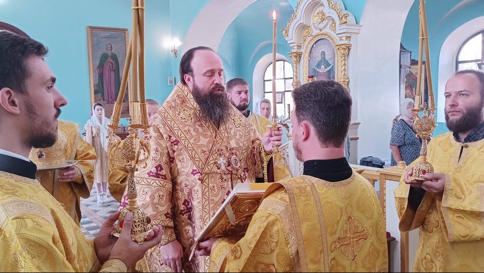 Подробнее о статье Луганск. Архиепископ Павел совершил Всенощное бдение в кафедральном соборе