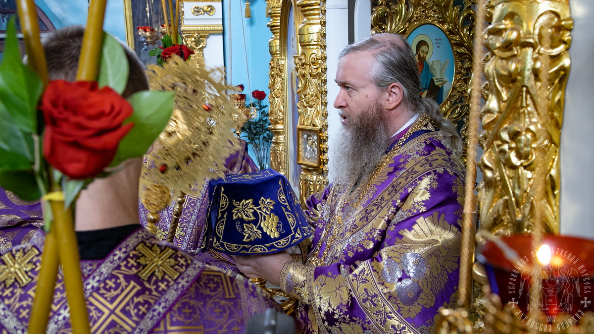 You are currently viewing Луганск. Митрополит Пантелеимон возглавил празднование Воздвижения Креста Господня