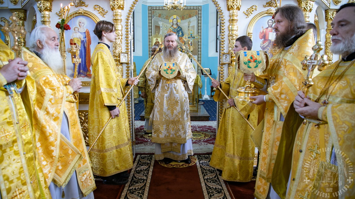 You are currently viewing Луганск. Секретарь епархии молитвенно встретил день своего 40-летнего юбилея