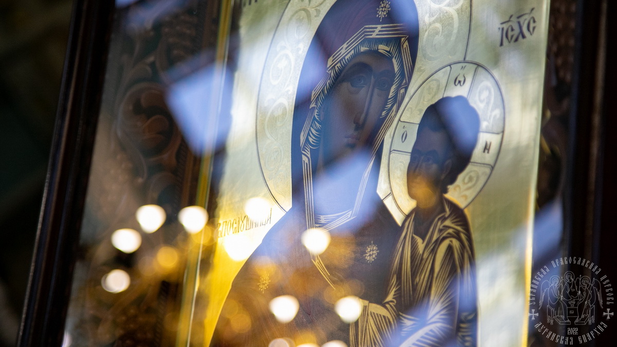 You are currently viewing Луганск. Правящий архиерей совершил молебное пение с акафистом у Луганской иконы Божией Матери