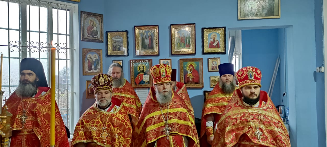 Нижнетёплое. Духовенство Станично Луганского благочиния приступило к Таинству исповеди