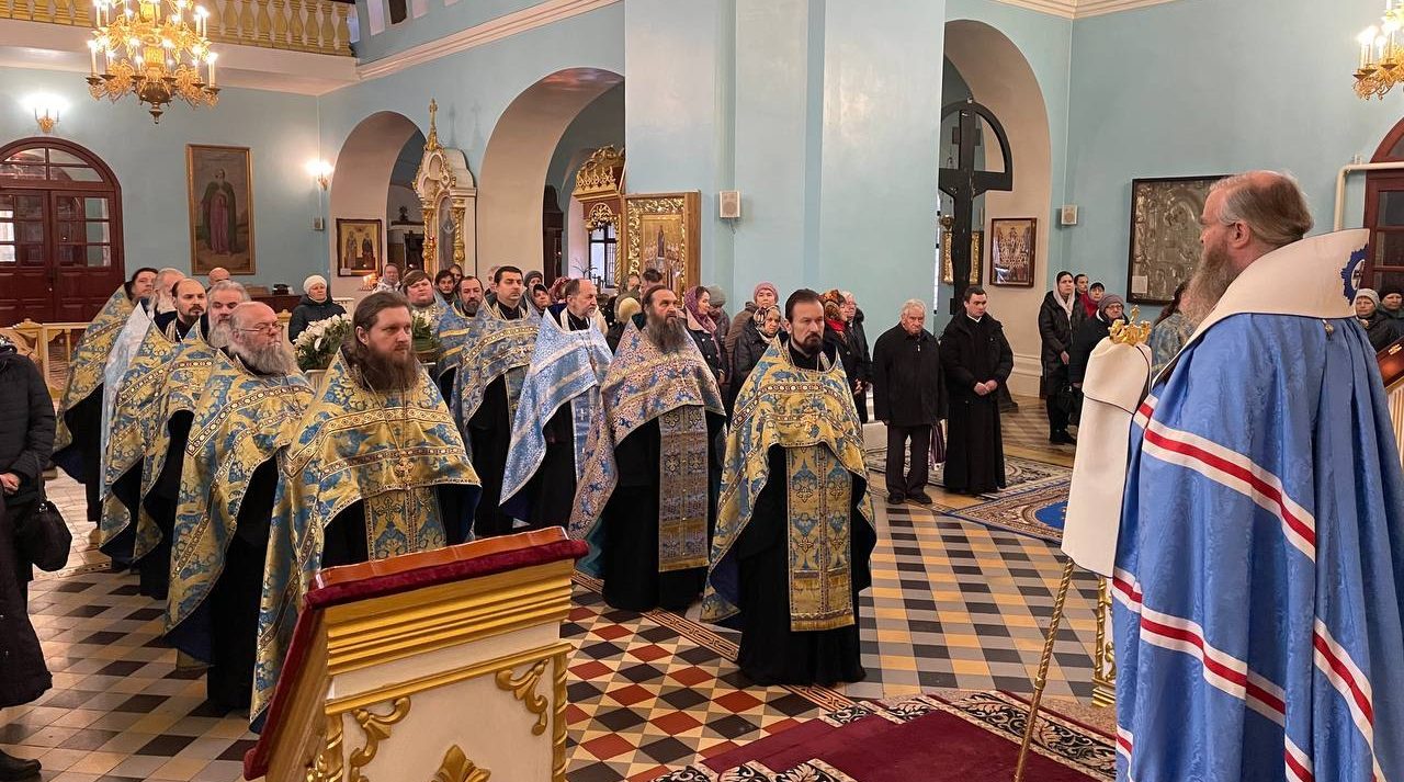 Подробнее о статье Луганск. Правящий архиерей совершил молебное пение с акафистом у Луганской иконы Божией Матери