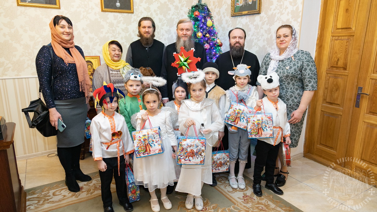 Луганск. Дети из Детского дома поздравили владыку с Рождеством Христовым