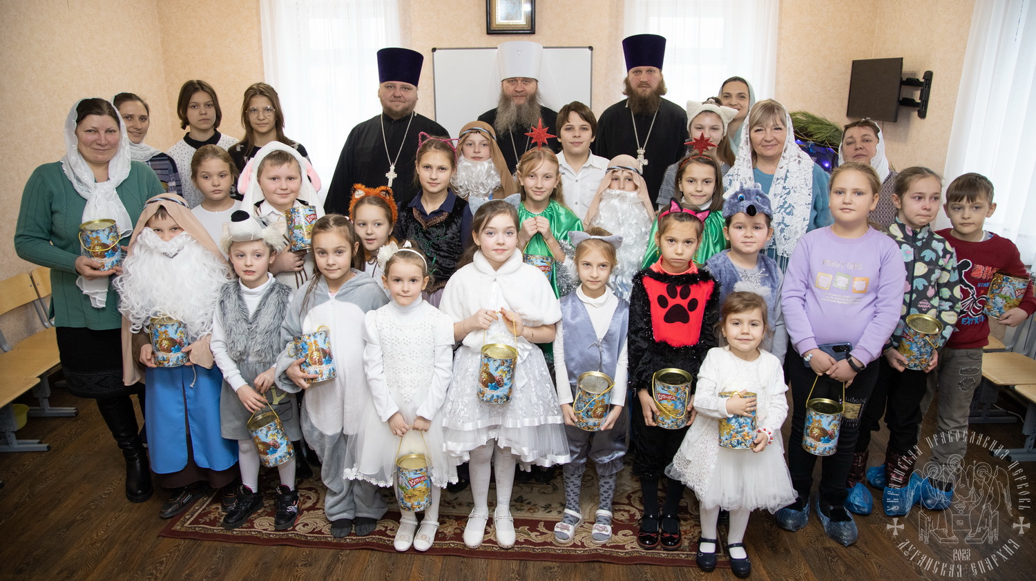 You are currently viewing Луганск. Митрополит Пантелеимон посетил Рождественский утренник воскресной школы при кафедральном соборе