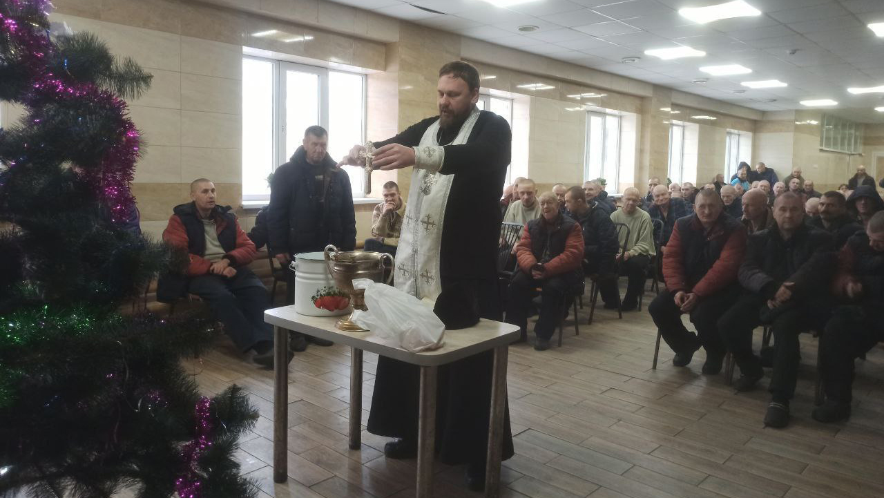 Новоайдар. Благочинный Новоайдарского округа посетил Дмитриевский психоневрологический интернат
