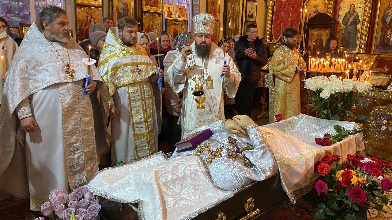 You are currently viewing Луганск. Викарий Луганской епархии совершил чин отпевания новопреставленного протоиерея Георгия Блощицы