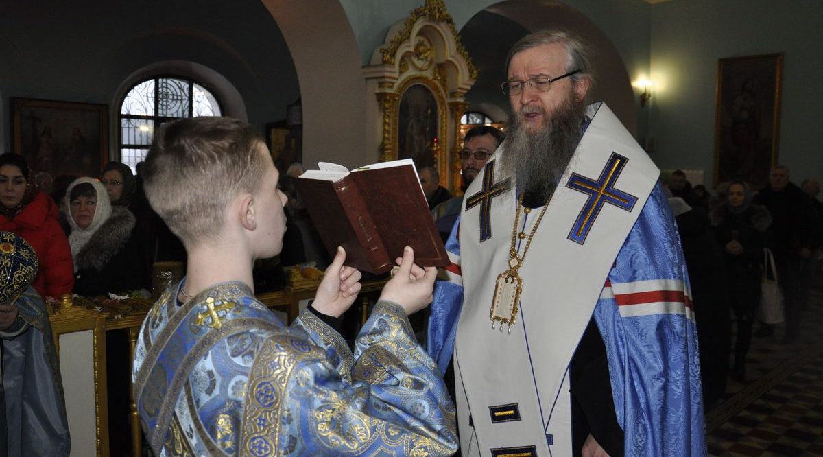 Подробнее о статье Луганск. Божественная литургия в праздник Сретения Господня