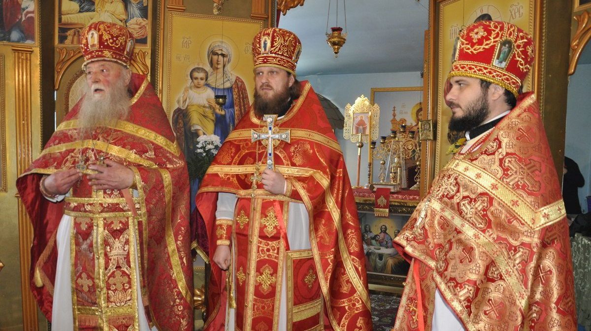 Петровка. Секретарь епархии совершил соборное богослужение