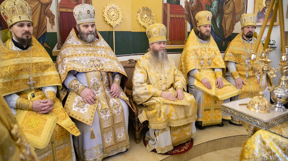 Подробнее о статье Луганск. Правящий архиерей возглавил престольный праздник в храме святителя Иоанна Златоуста