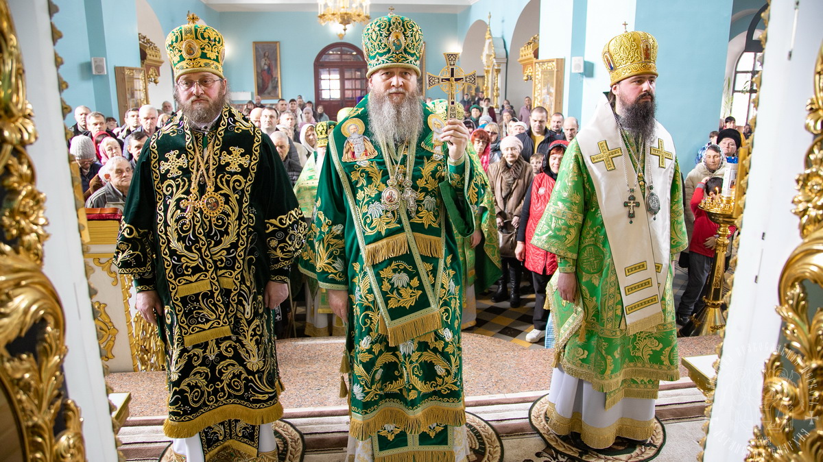You are currently viewing Луганск. В Неделю вторую Великого поста, архипастыри совершили воскресное богослужение в кафедральном соборе