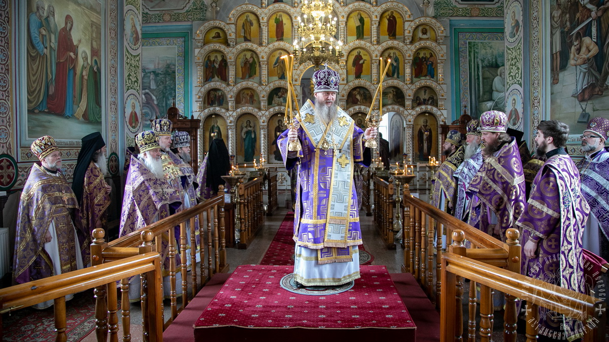 Станица Луганская. Митрополит Пантелеимон с собором духовенства почтил память сорока мучеников