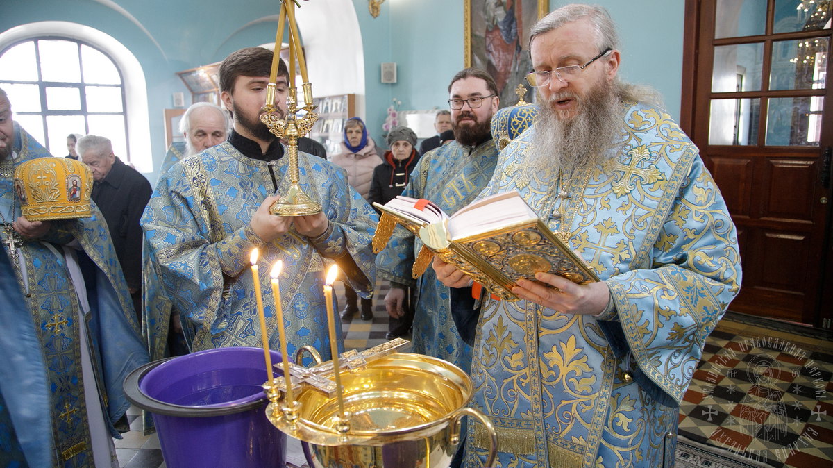 You are currently viewing Луганск.  Митрополит Пантелеимон совершил празднование иконе Божией Матери «Живоносный Источник»