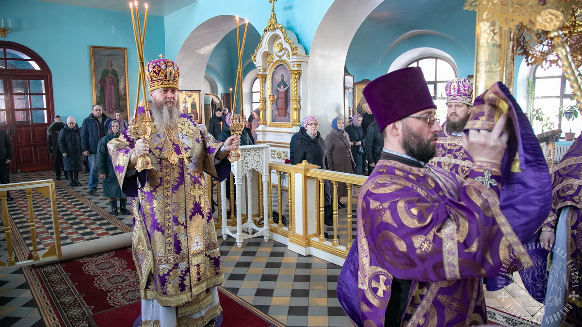 Подробнее о статье Луганск. Правящий архиерей совершил воскресное богослужение в кафедральном соборе