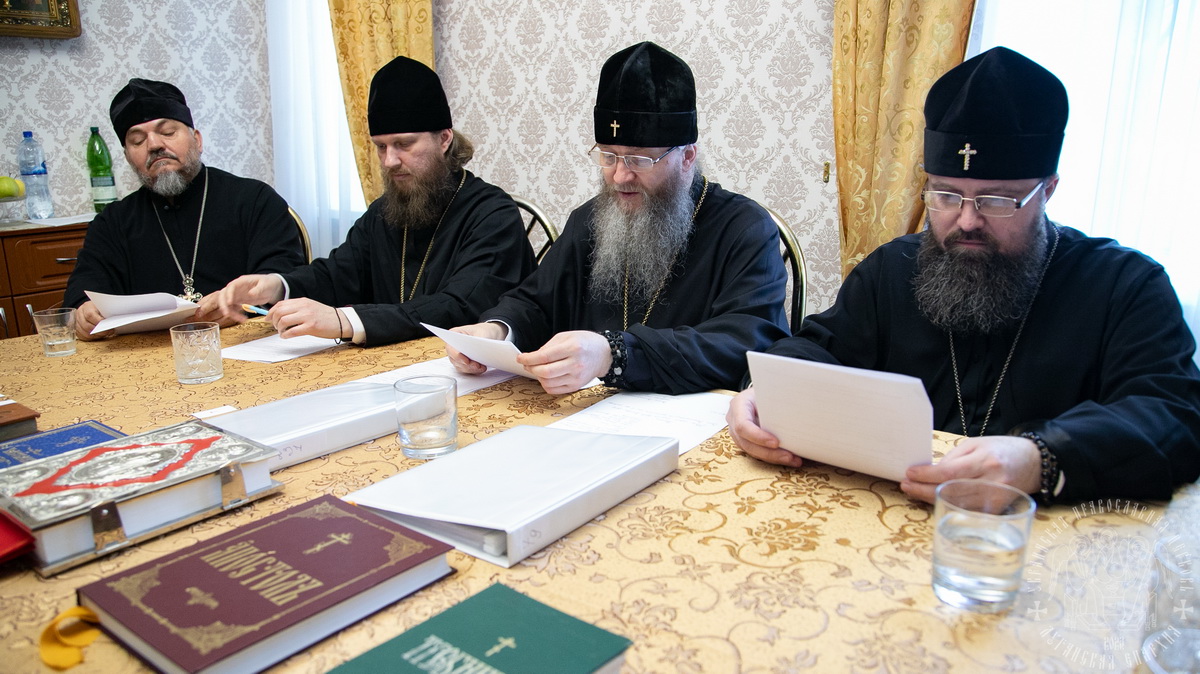 Подробнее о статье Луганск. Ставленническая комиссия Луганской епархии экзаменовала двух кандидатов в сан иерея
