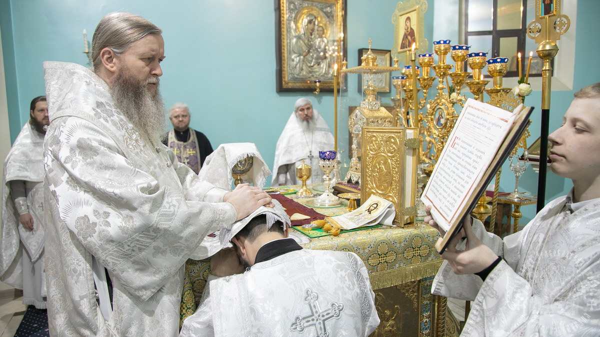 Подробнее о статье Луганск. Митрополит Пантелеимон совершил богослужение Лазаревой Субботы