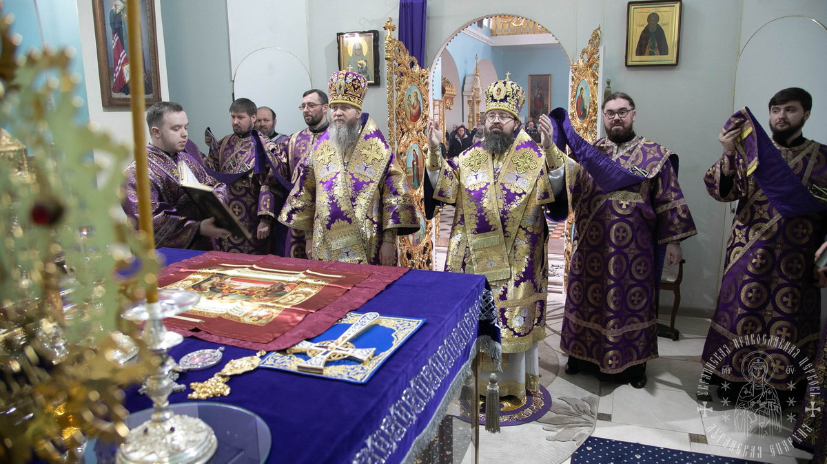 Подробнее о статье Луганск. Архипастыри совершили богослужение Великого Четверга