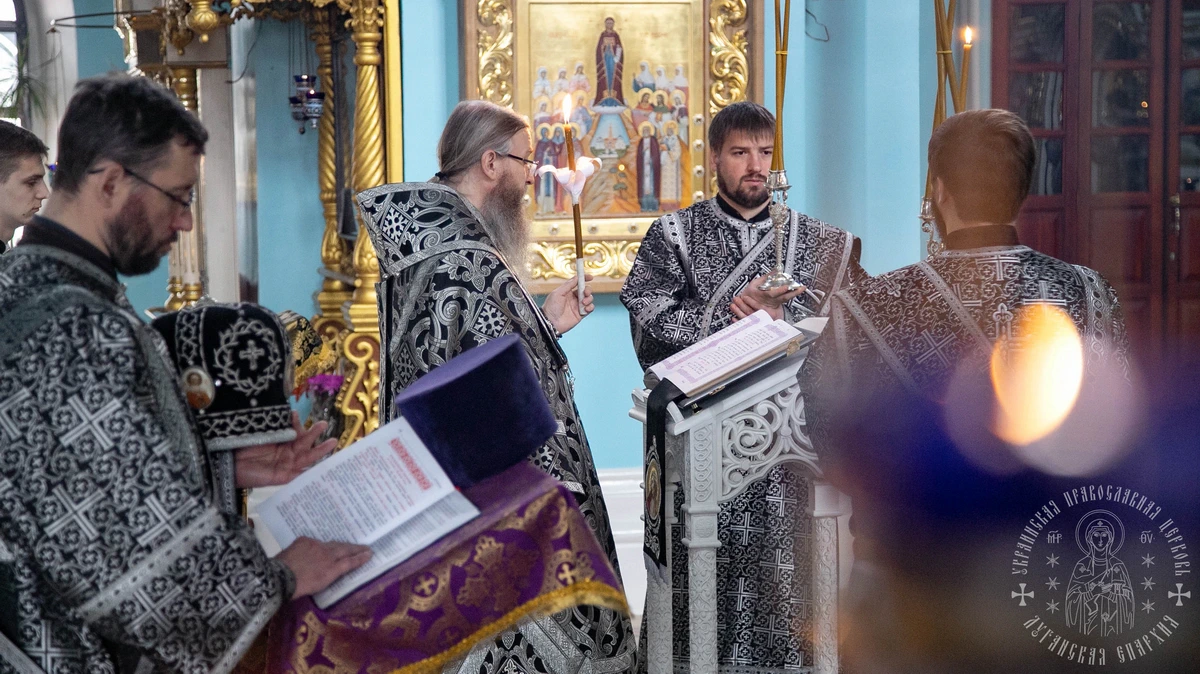 Подробнее о статье Луганск. Митрополит Пантелеимон совершил чтение Царских Часов
