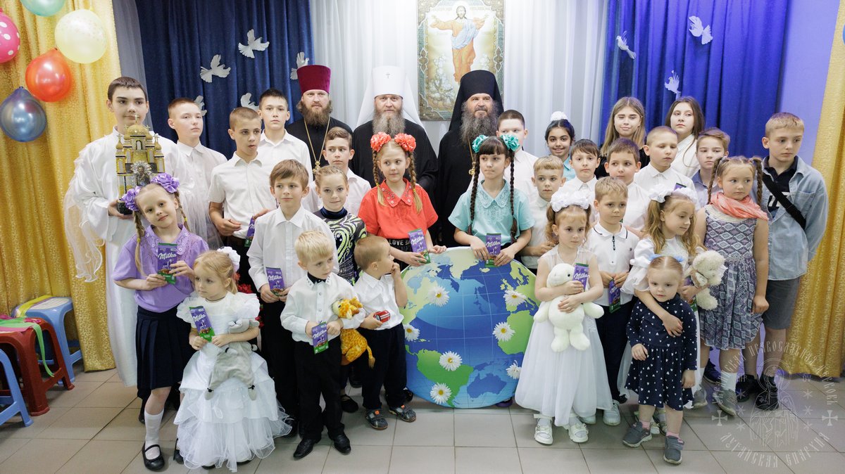 Вы сейчас просматриваете Луганск. Митрополит Пантелеимон совершил молебен по случаю Международного дня защиты детей