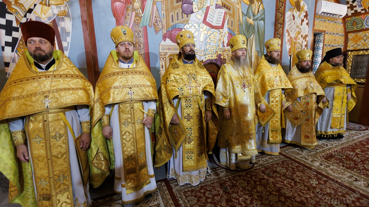Подробнее о статье Луганск. День памяти Всех святых от века Богу благоугодивших