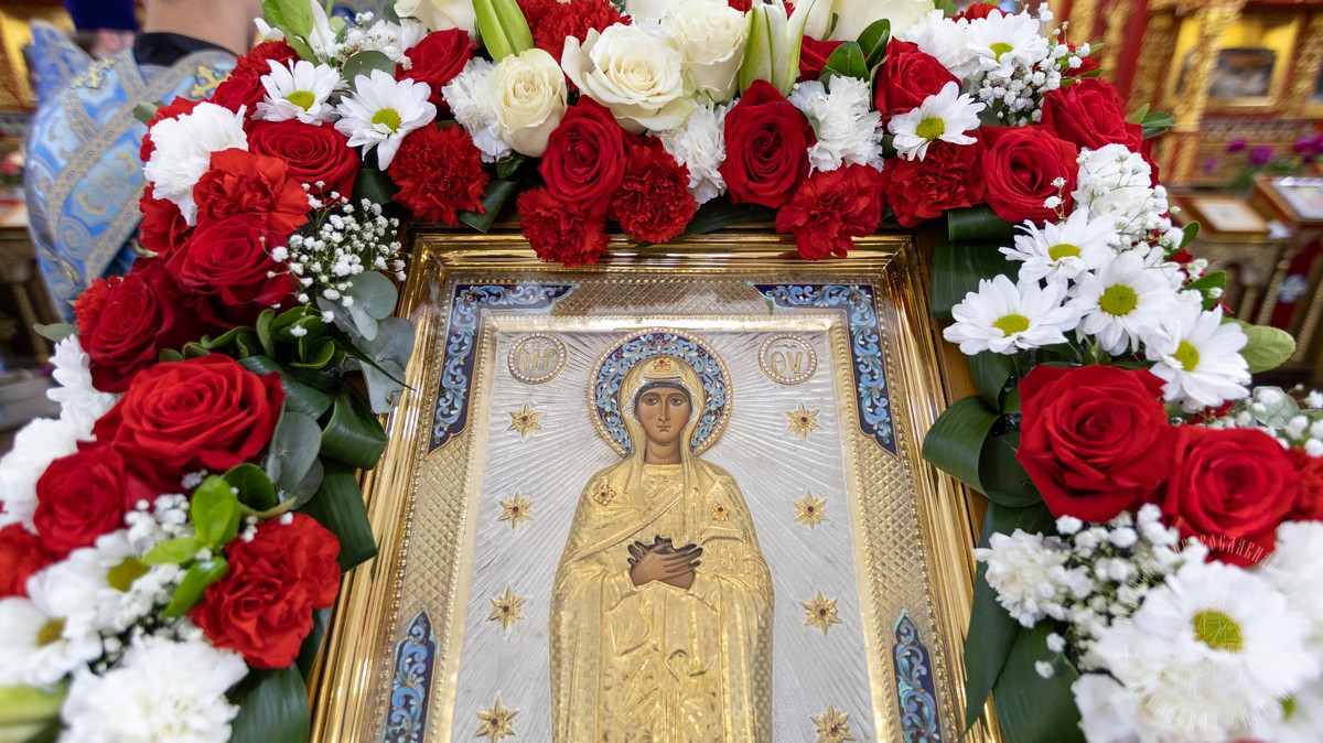 Подробнее о статье Луганск. В кафедральном соборе состоялось богослужение посвященное празднованию в честь Луганской иконы Божией Матери