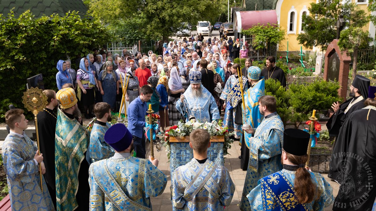 Подробнее о статье Луганск. Митрополит Пантелеимон совершил Всенощное бдение с акафистом Пресвятой Богородице