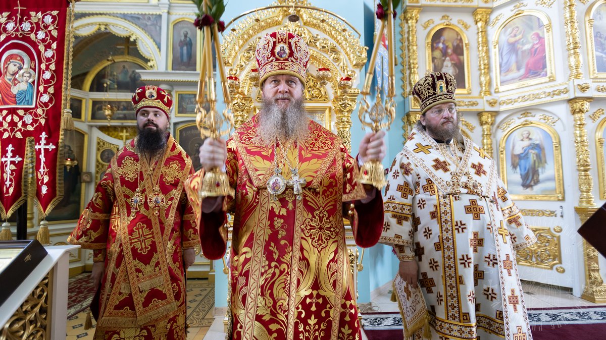Подробнее о статье Луганск. Митрополит Пантелеимон молитвенно почтил день памяти своего небесного покровителя