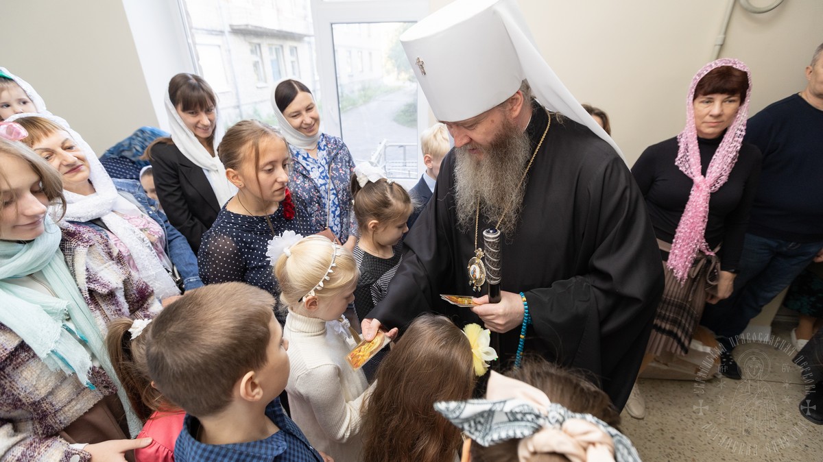 Вы сейчас просматриваете Луганск. Митрополит Пантелеимон совершил богослужение в больничном храме во имя иконы Божией Матери «Целительница»