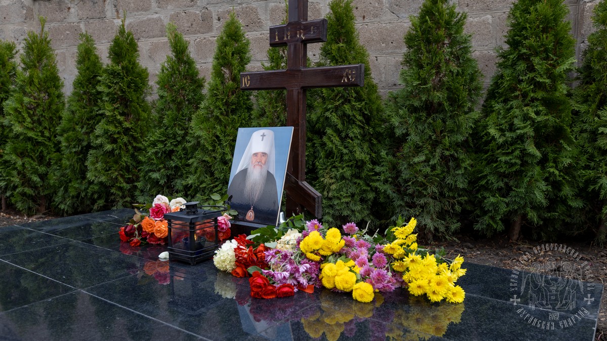 Подробнее о статье Луганск. Митрополит Пантелеимон совершил поминальное богослужение
