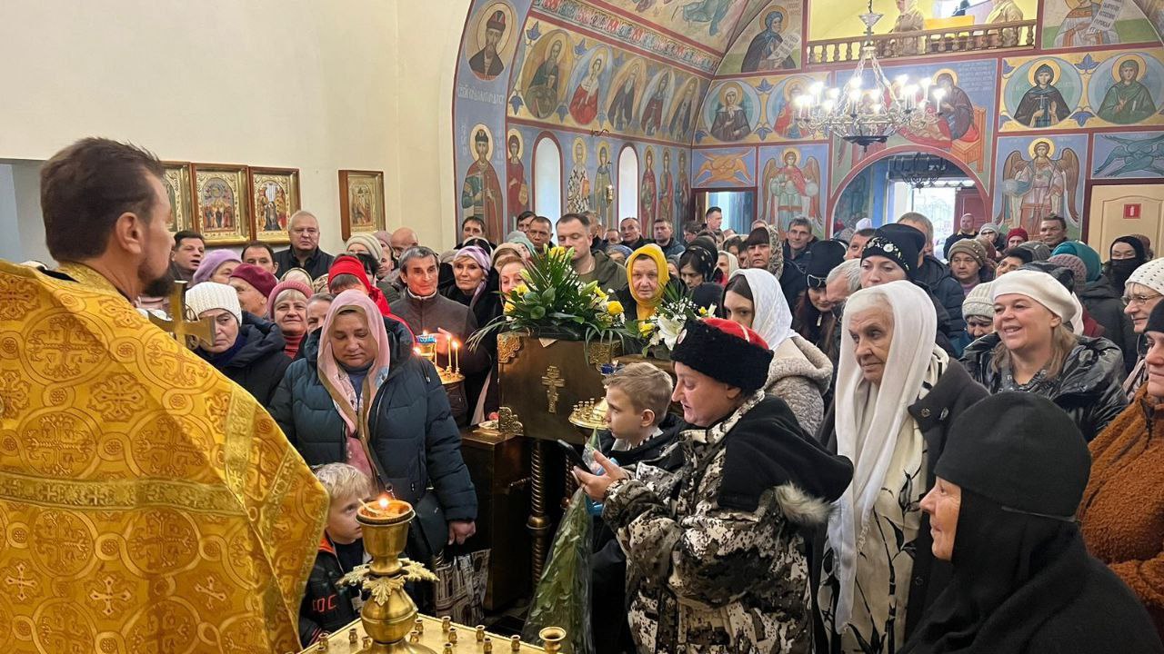Вы сейчас просматриваете Луганск. Престольный день храма святителя Иоанна Златоуста