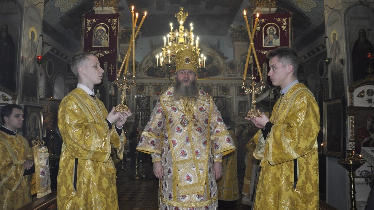 Вы сейчас просматриваете Луганск. Митрополит Пантелеимон совершил воскресное богослужение