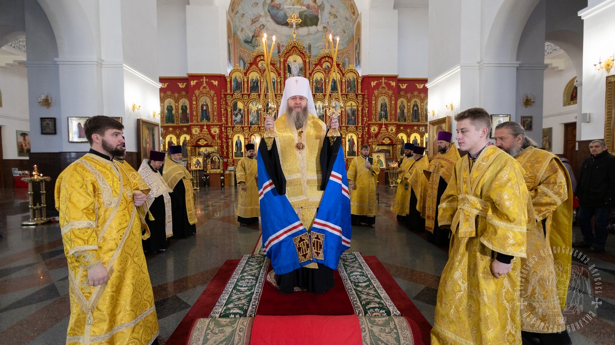 Вы сейчас просматриваете Луганск. В день рождения Святейшего Патриарха Кирилла, был совершен благодарственный молебен